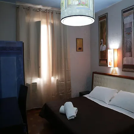 Roma Room Hotel فندق 3*
