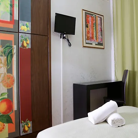 Roma Room Hotel فندق 3*