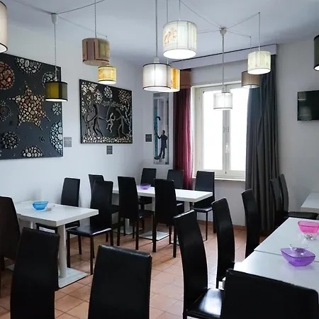 Roma Room Hotel فندق 3*