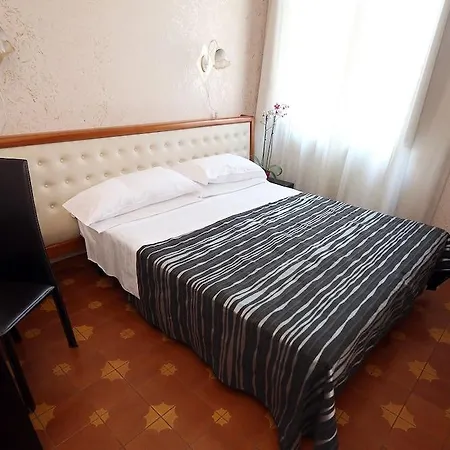 فندق Roma Room Hotel 3*