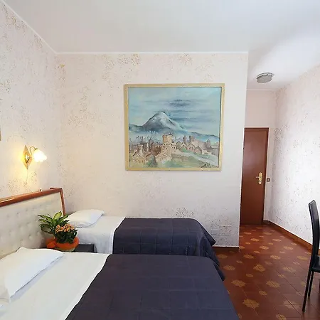 로마 룸 호텔 3*