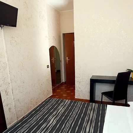 로마 룸 호텔 3*