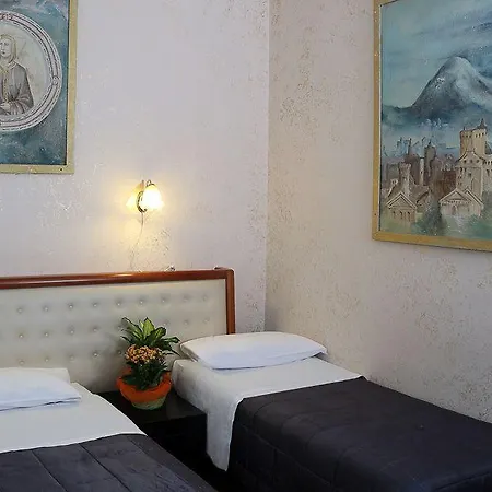 로마 룸 호텔 3*