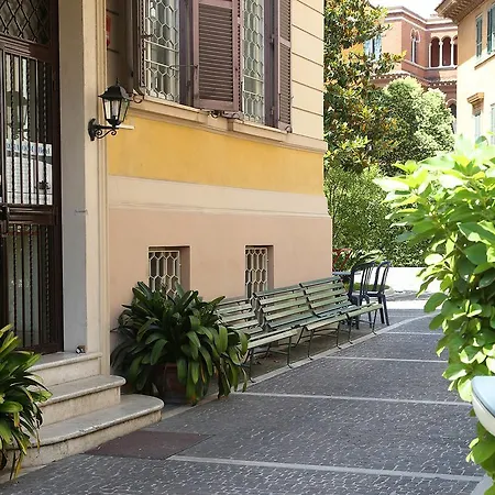 Roma Room Hotel فندق 3*