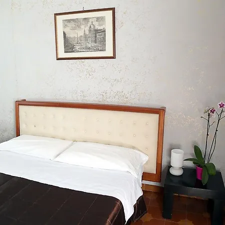 Отель Roma Room Hotel Рим