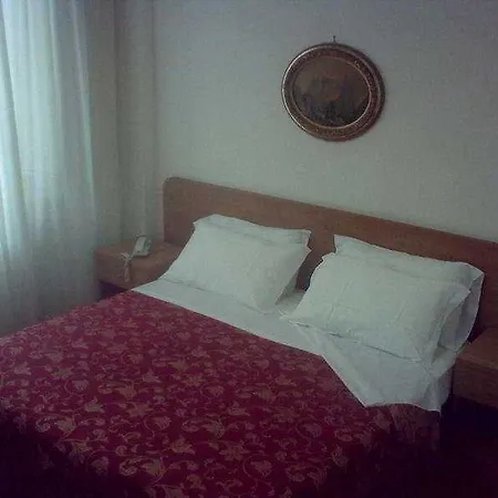 Roma Room Hotel 3*