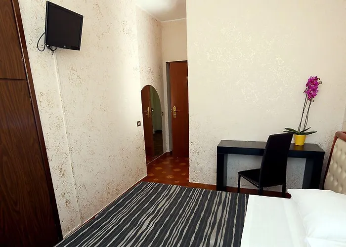 Roma Room Hotel 3*